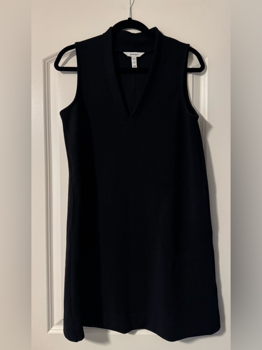 SPANX Black Sleeveless V-Neck Shift Dress